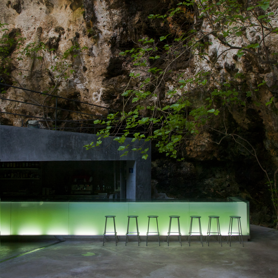 Bar en las “Cuevas dels hams”
