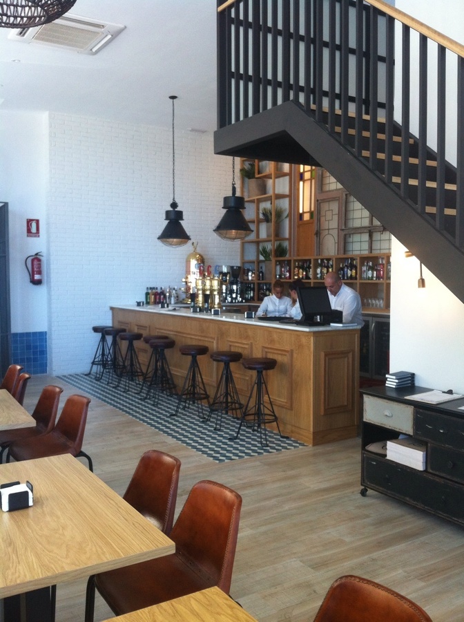 Bar- Restaurante DeOtero, Cádiz. Primera línea de Playa.