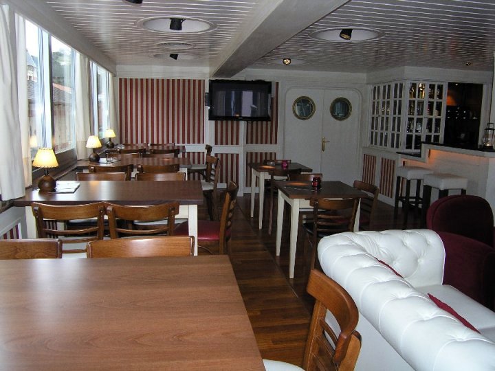 Bar restaurante La Marina Company