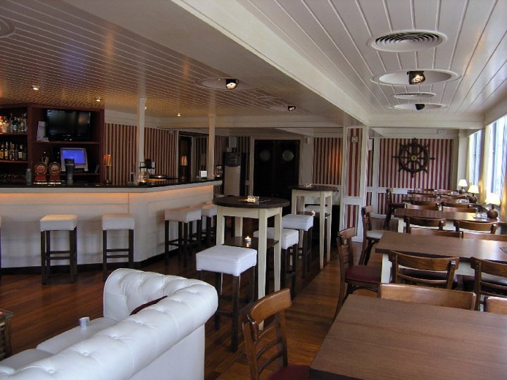 Bar restaurante La Marina Company