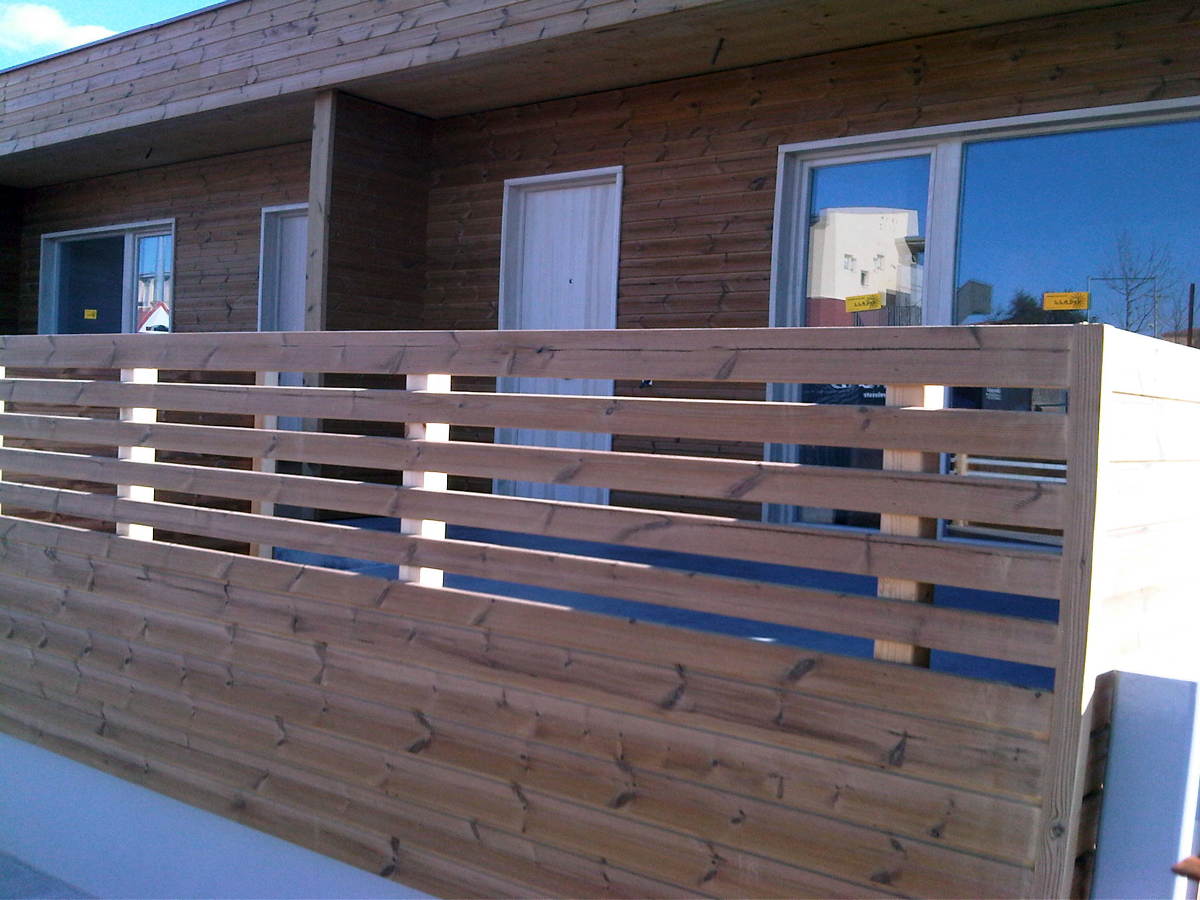 Barana amb fusta termotractade 