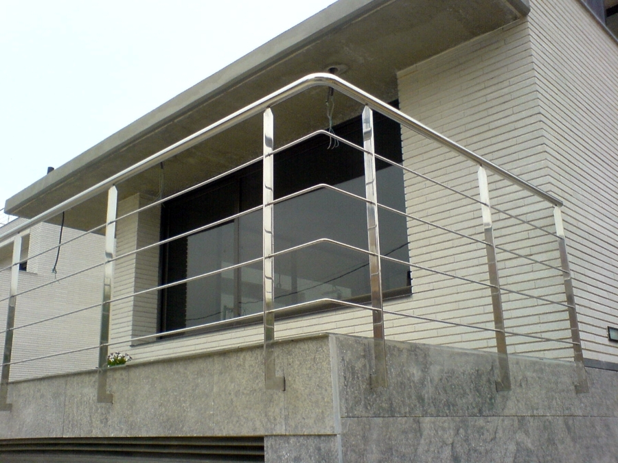 Baranda de acero inoxidable en balcón