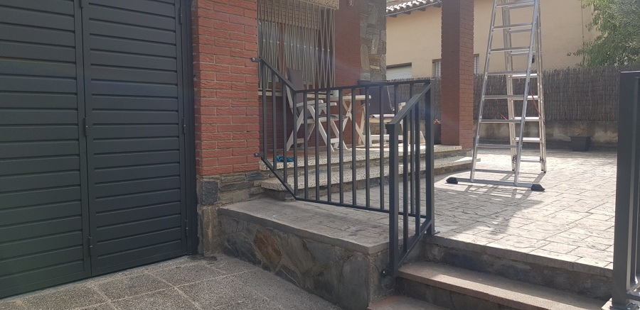 Baranda de hierro restaurada