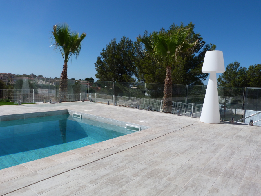 barandilla de cristal con pies de inox marino Comenza