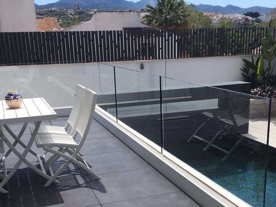 Barandilla de cristal sin montantes