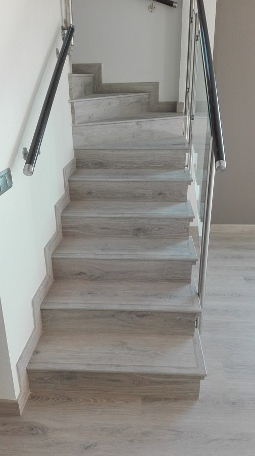 BARANDILLA, FORRADO DE ESCALERA Y TARIMA FLOT. FAUS TEMPO LAVANDA AC5 8MM