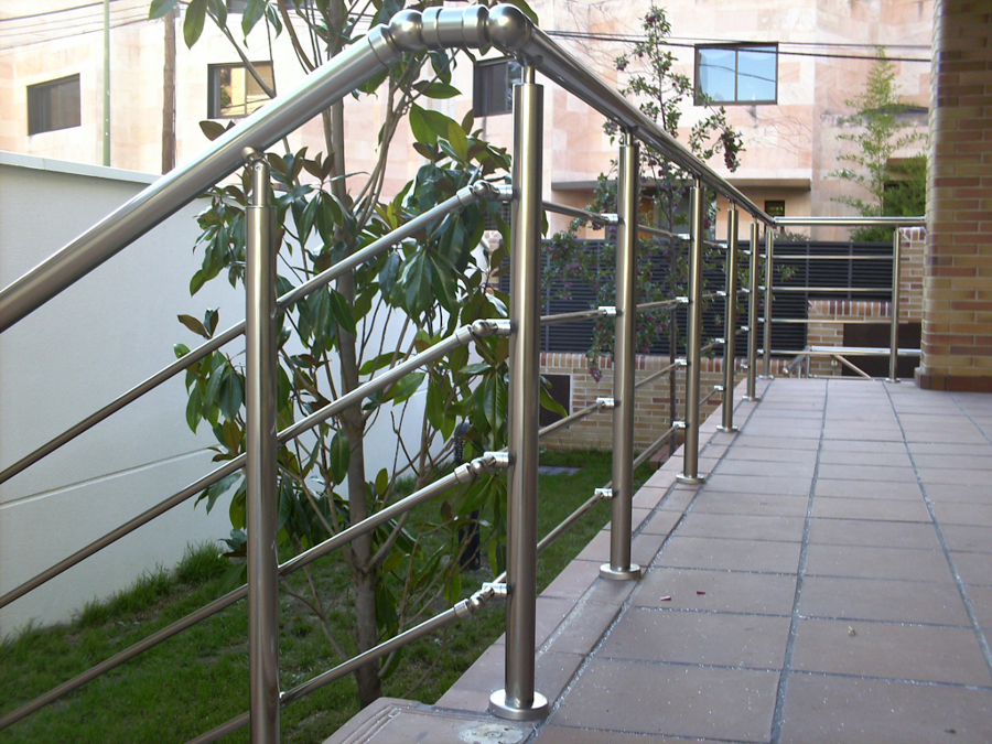 BARANDILLAS DE ALUMINIO SIN SOLDADURA.