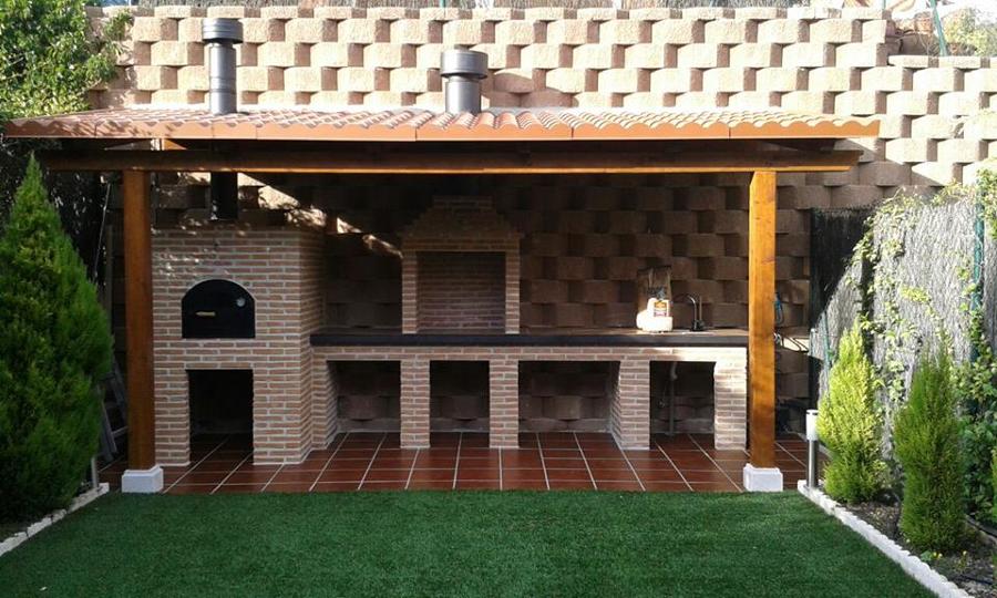 barbacoa con horno de leña