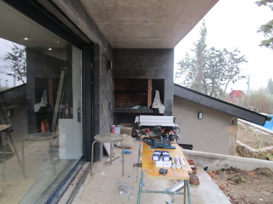 Barbacoa exterior forrada en pizarra