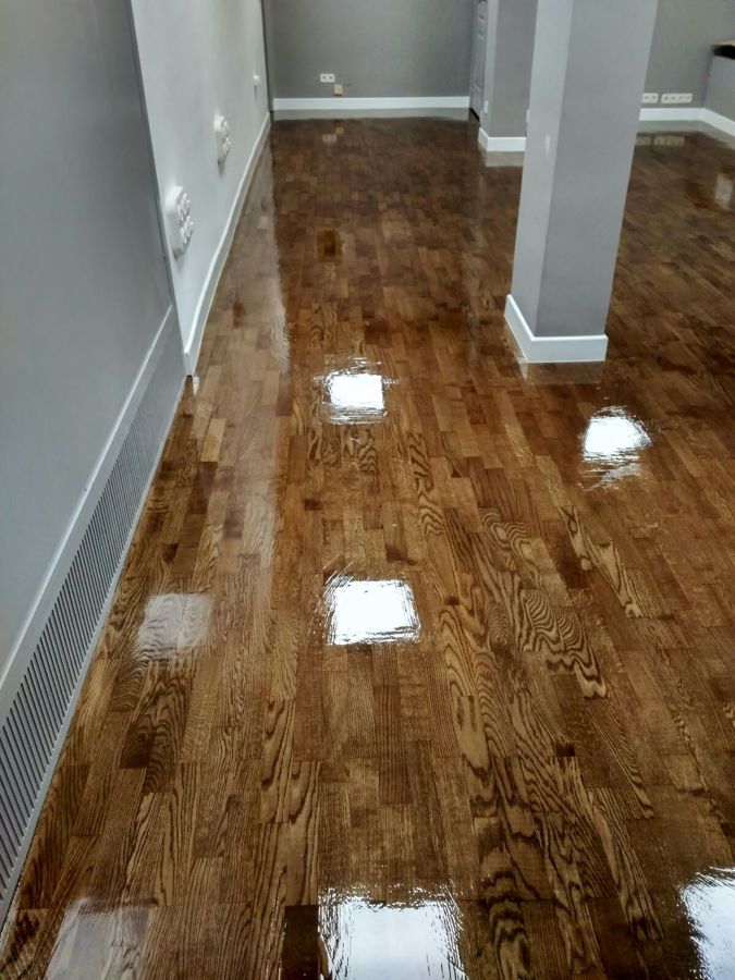 Barniz al agua con tinte