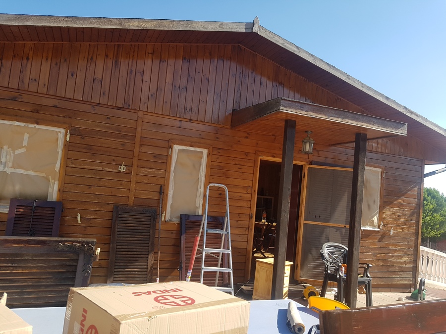 Barnizado de casa de madera