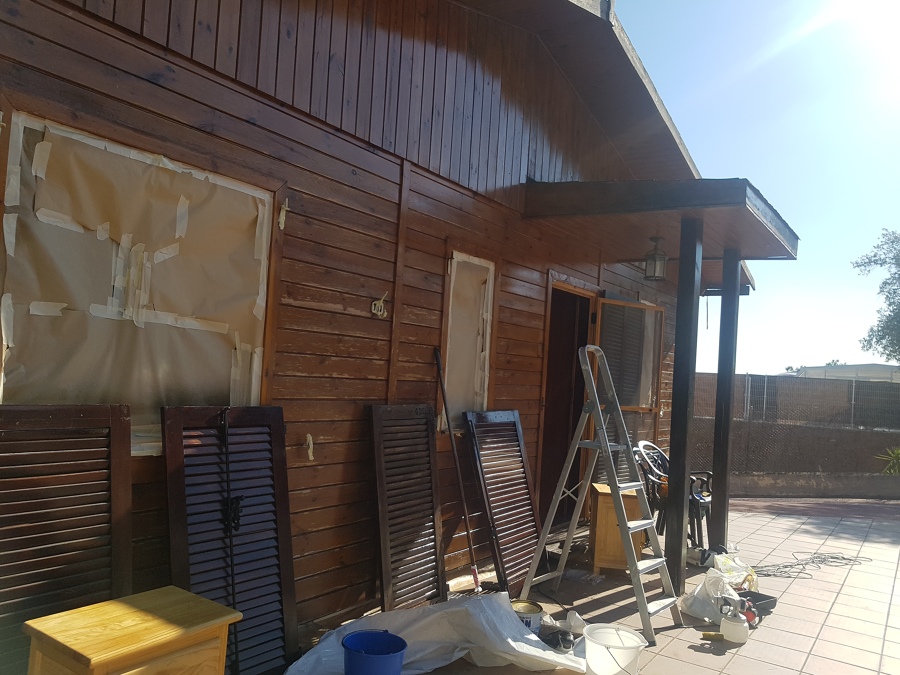 Barnizado de casa de madera