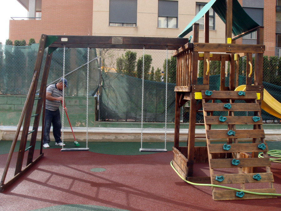 Barnizado y pintado de juegos existentes