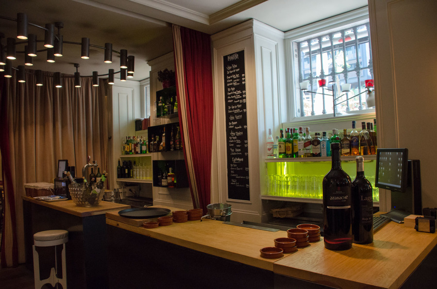 Barra auxiliar de la sala 