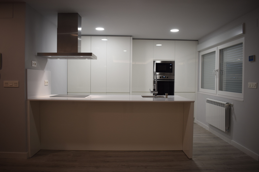 Barra cocina con zona de aguas y lavavajillas