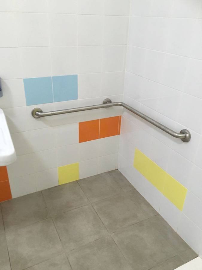 Barra de apoyo en L.