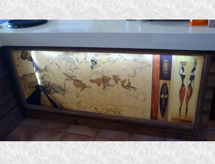 Barra de cafeteria terminada e iluminada