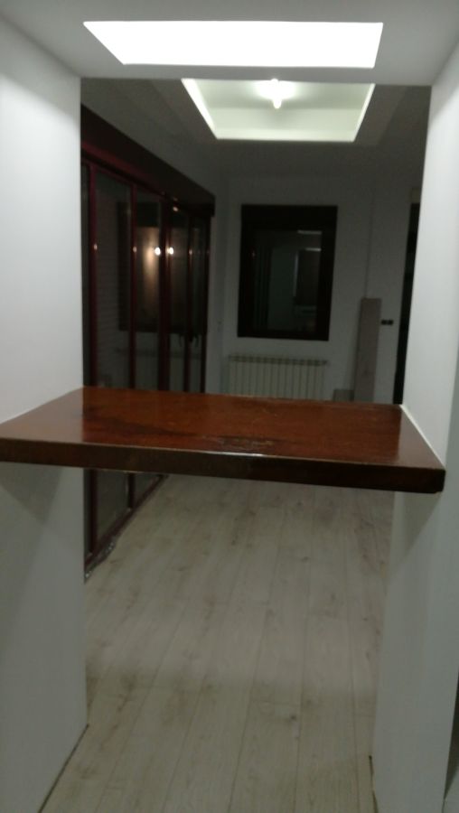 Barra de metal oxidado tipo acero corten