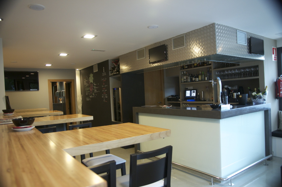 Barra en cemento Pulido