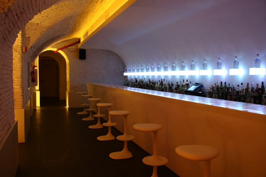 Barra en Corian Glacier White