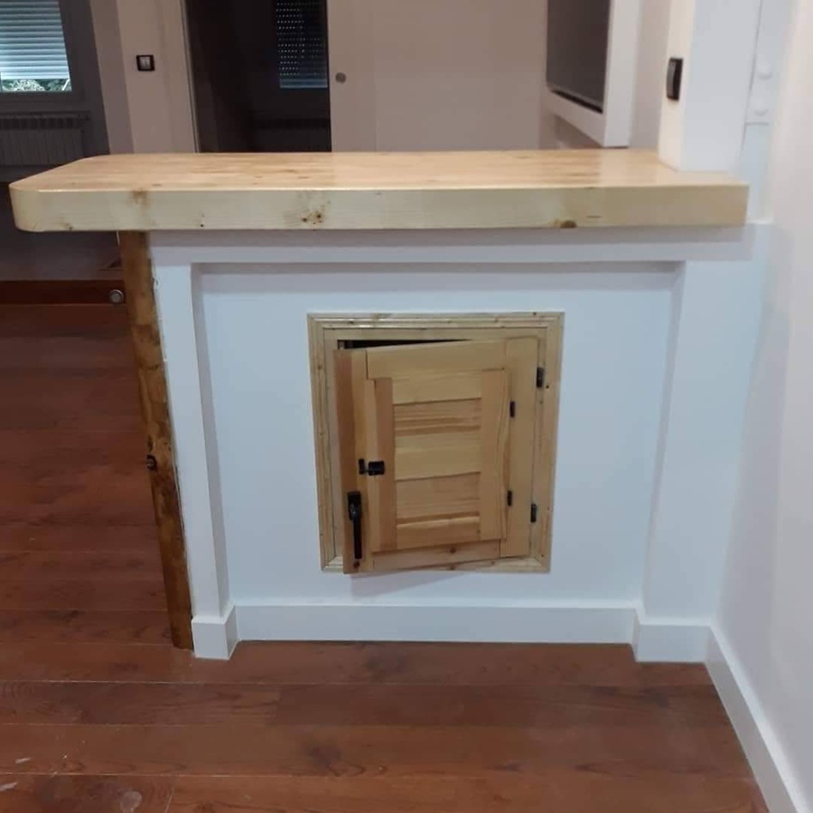 Barra  y puerta de alacena.