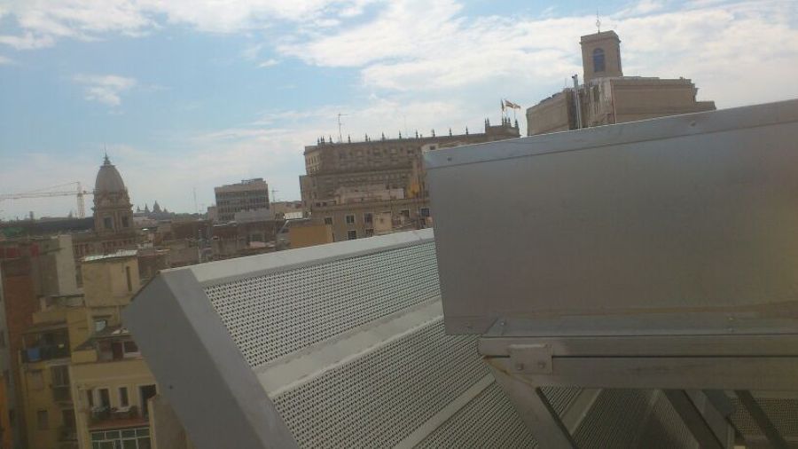 Barrera acustica con paneles y silenciador