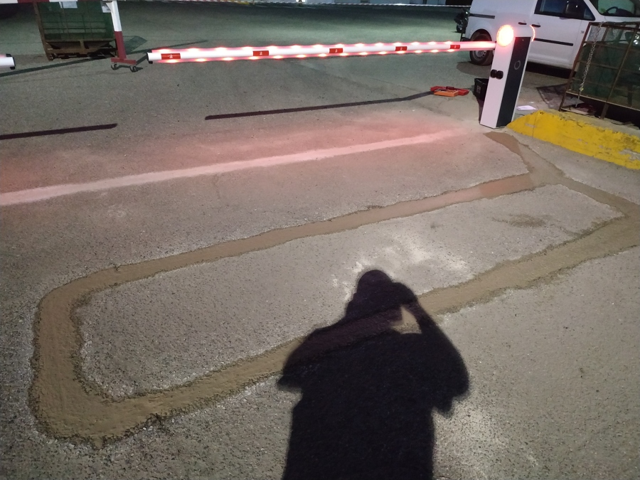 Barrera y lazo magnético