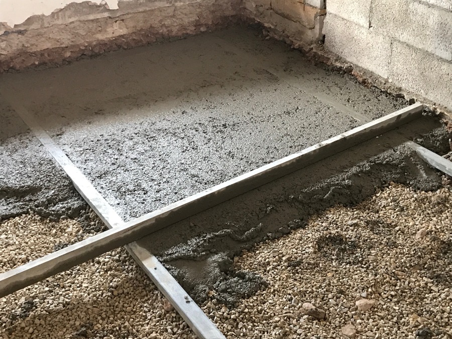 BASE SOLERA HORMIGÓN INTERIOR VIVIENDA