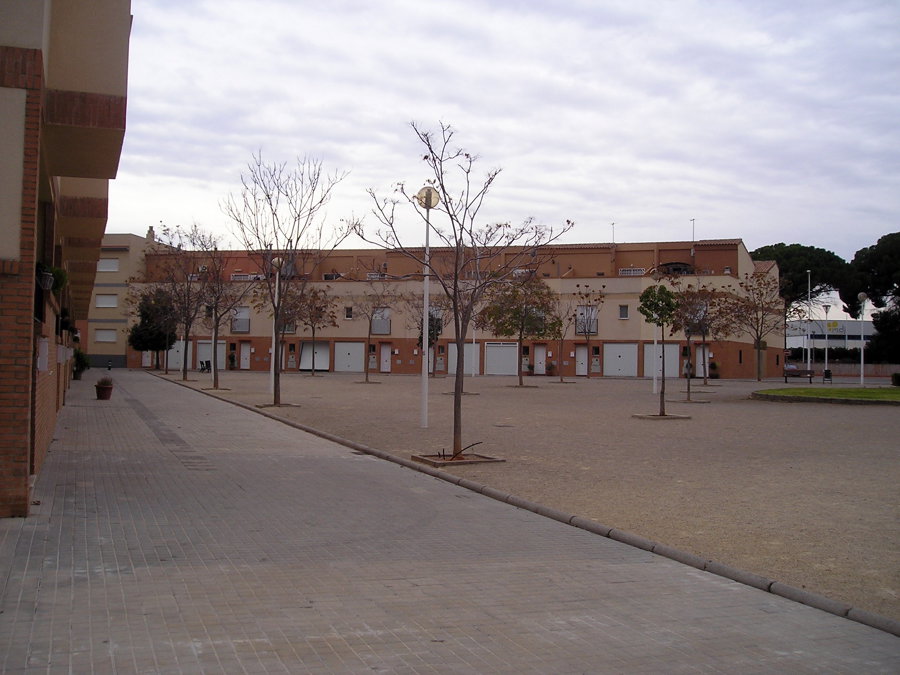 BLOQUE CURVO A PLAZA INTERIOR