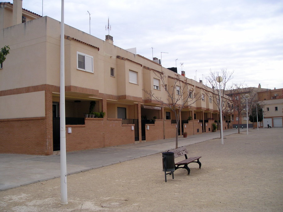 BLOQUE RECTO A PLAZA INTERIOR