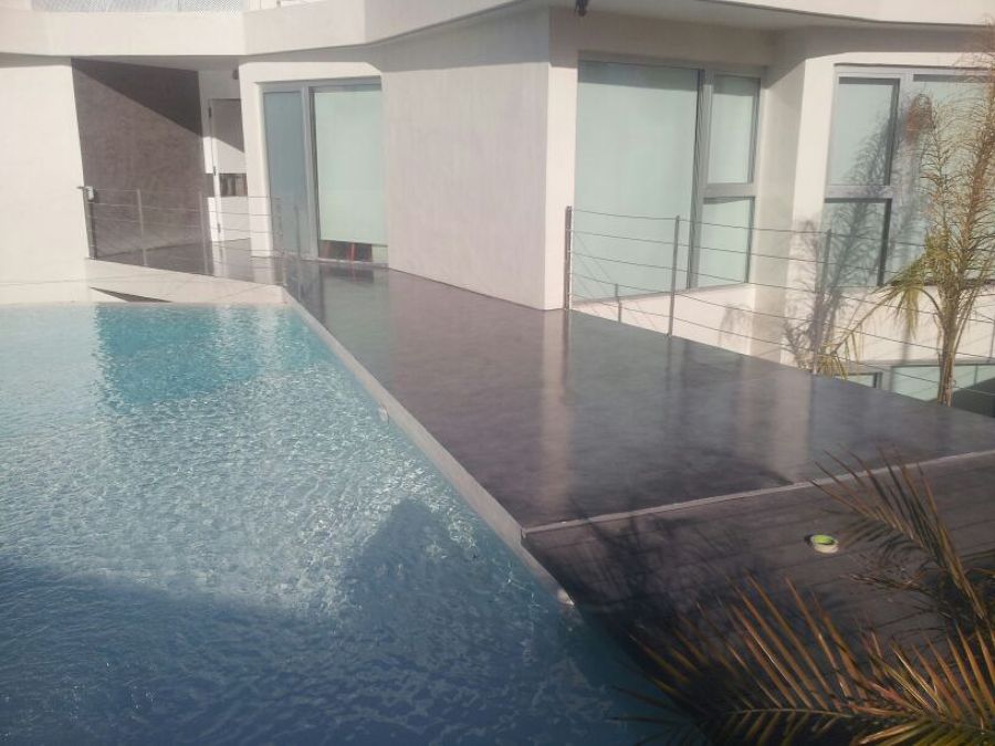 Borde de piscina color acero