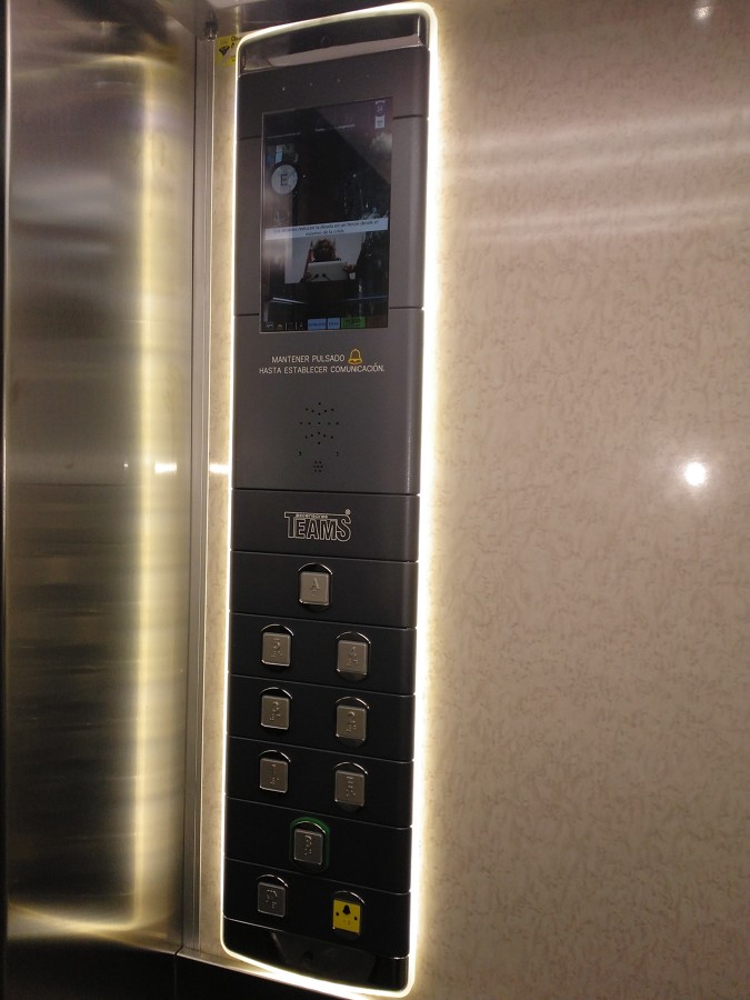 Botonera en negro pantalla 10"