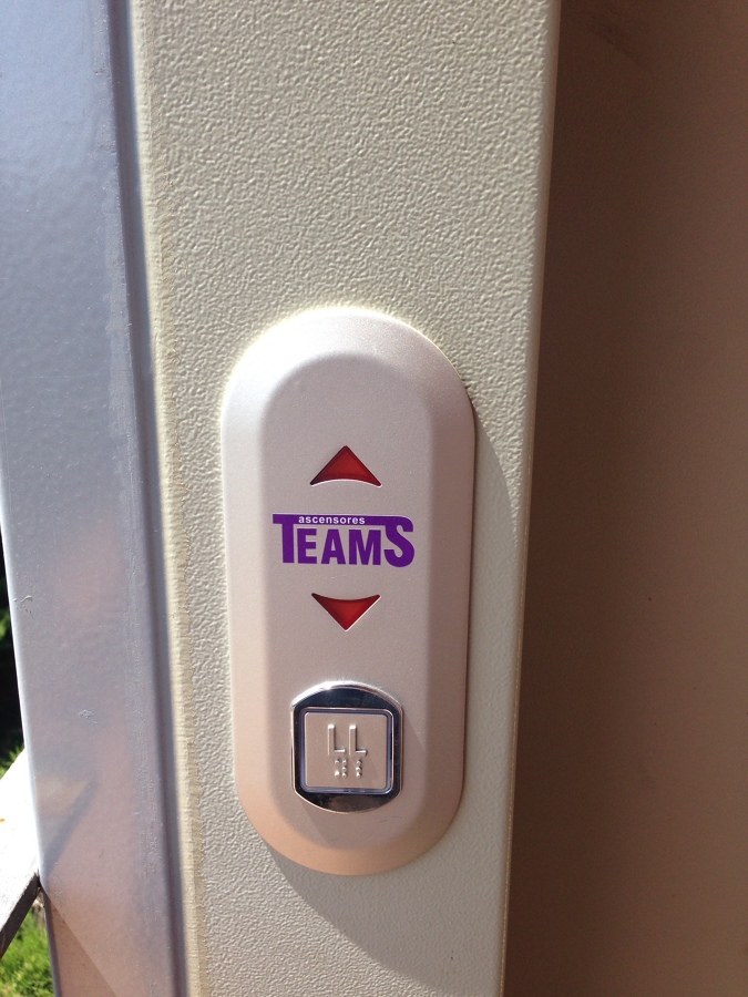 Botonera exterior con braille
