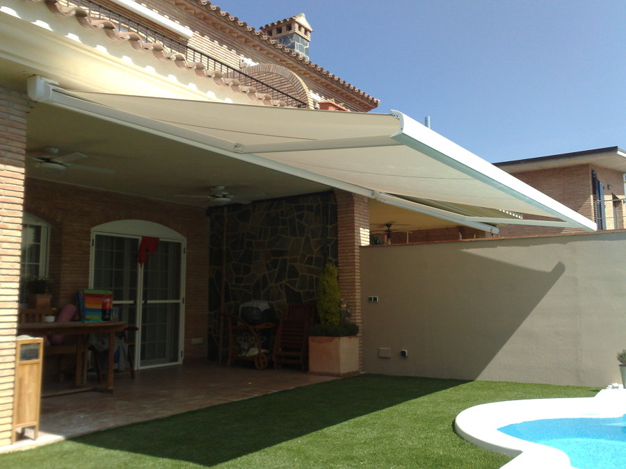 Brazo articulado en fachada