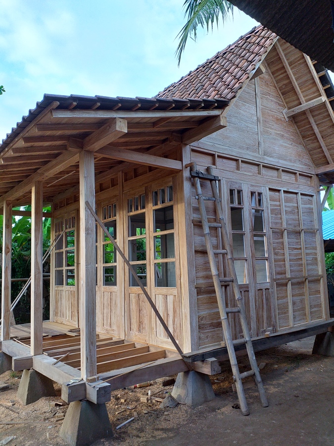 Bungalow de madera tropical de alta densidad