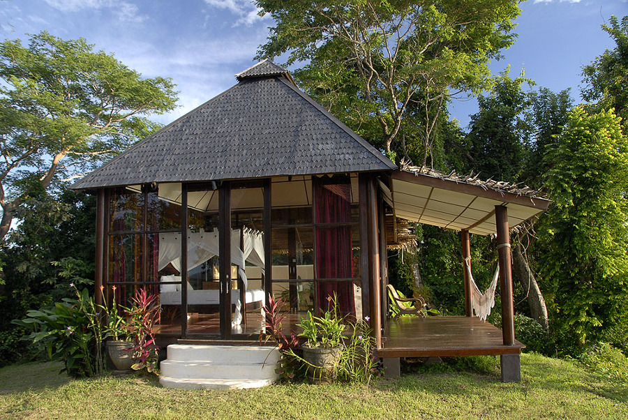 Bungalow de madera tropical de alta densidad