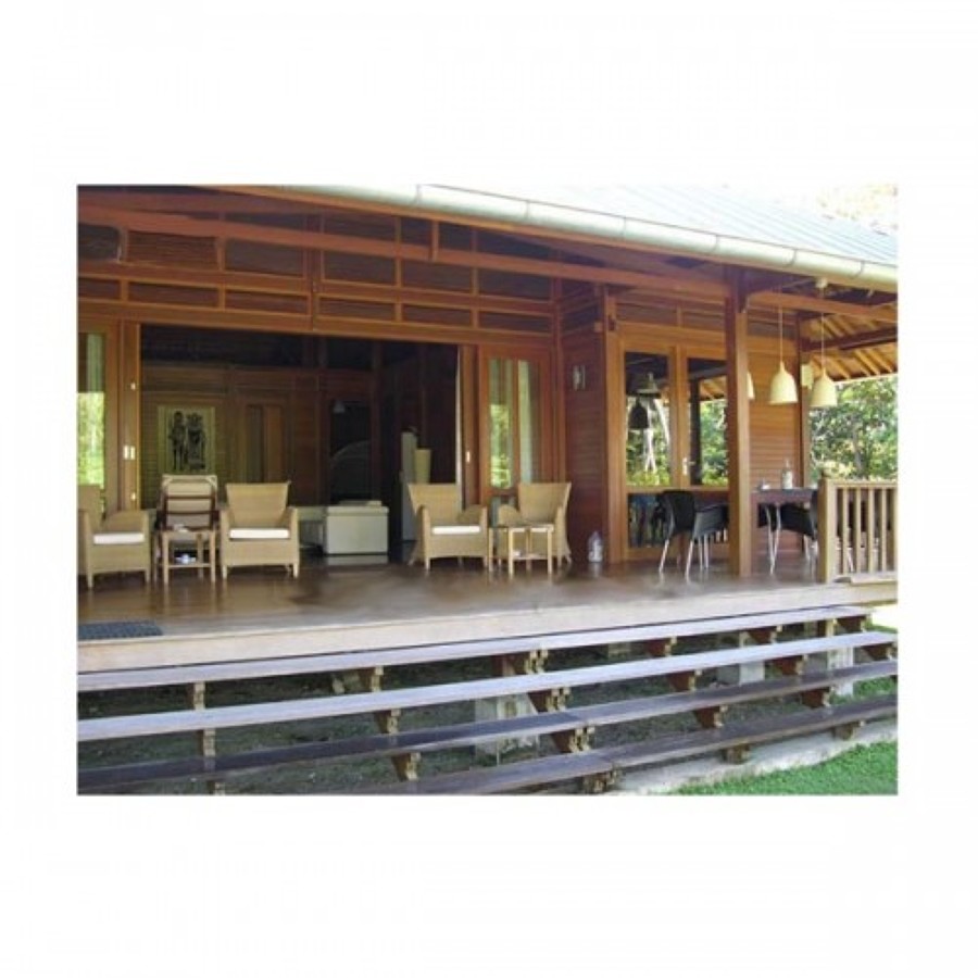 Bungalow de madera tropical de alta densidad