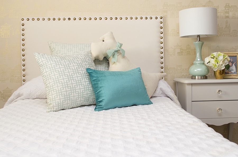 cabecero de tachuelas