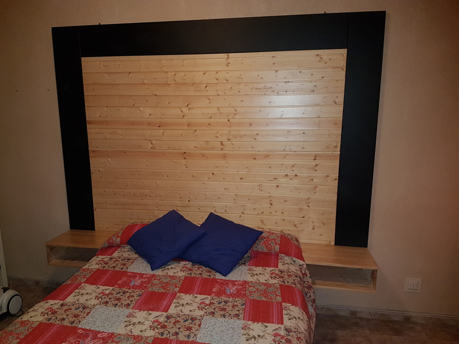 cabecero con mesillas al aire