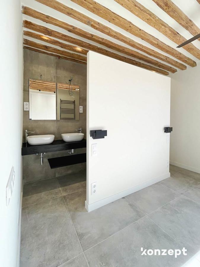 cabecero dormitorio y baño
