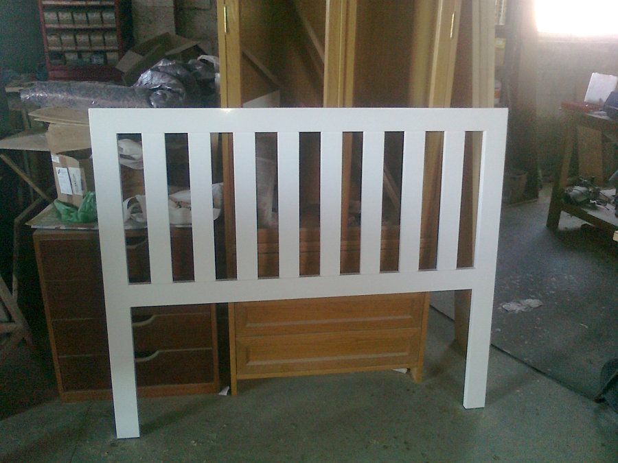 Cabecero lacado en blanco