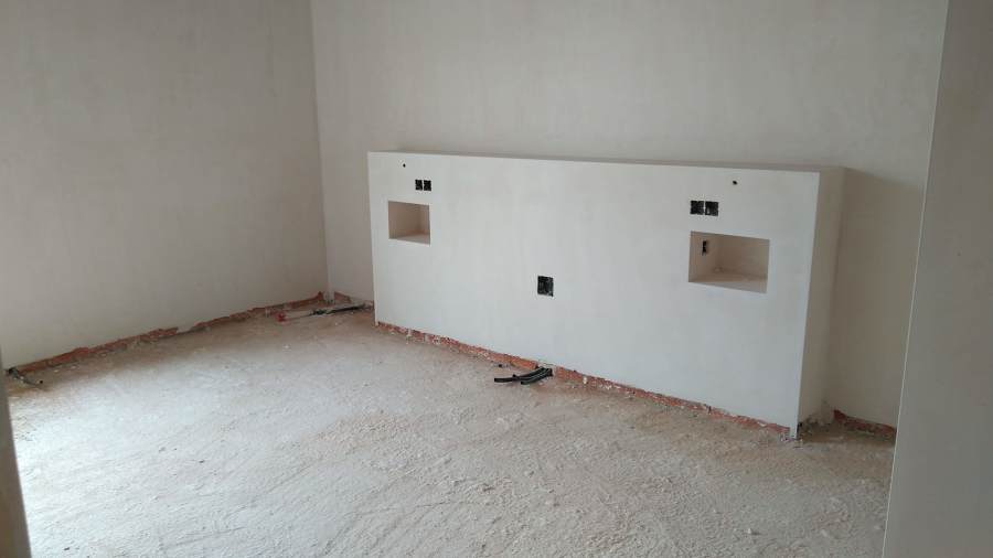 Cabeceros de obra en construcción