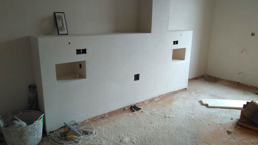 Cabeceros de obra en construcción