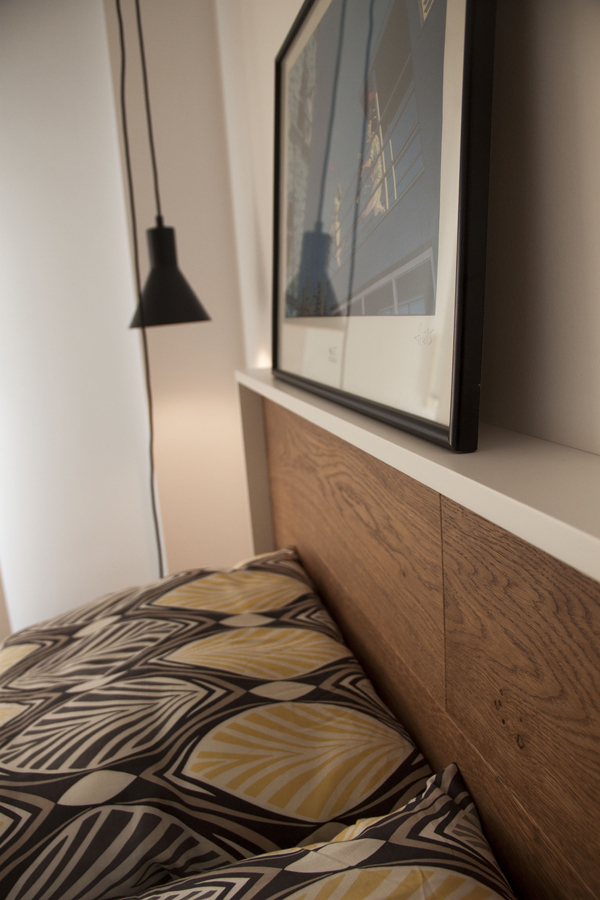 Cabezal forrado con el roble del pavimento