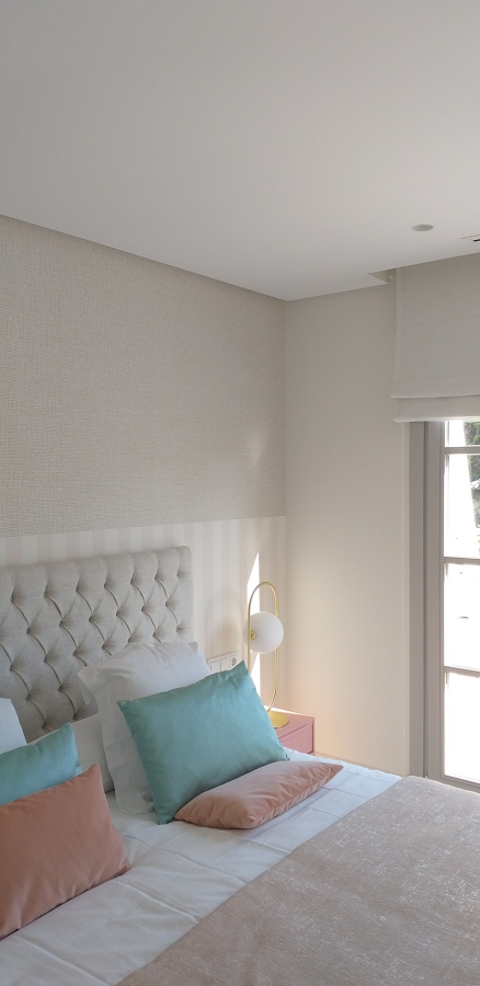 Cabezeros mezclado con papel pintado y tela