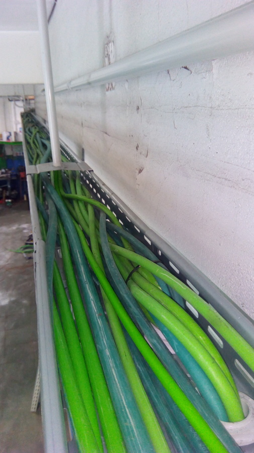 Cableado en bandeja taller mecánico