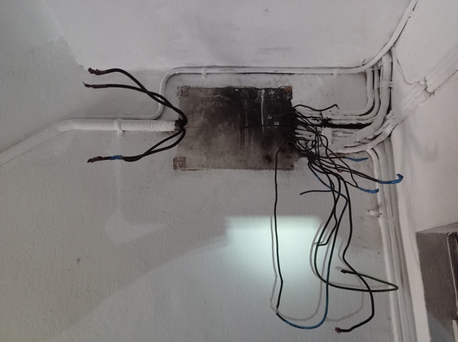Cableado separado de la caja para coloca nueva y revisión de cableado