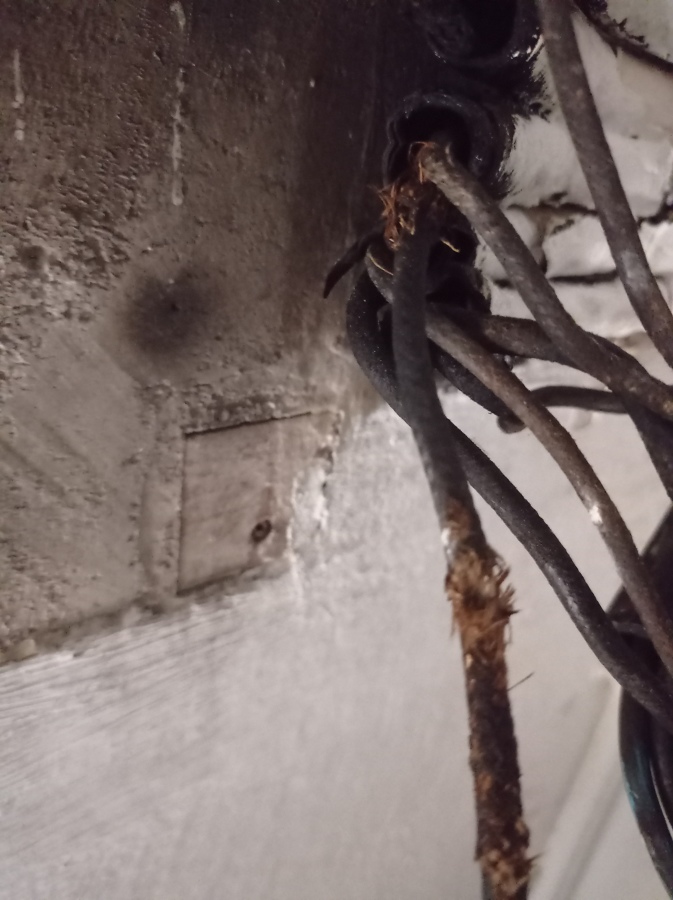 Cables en mal Estados y quemados