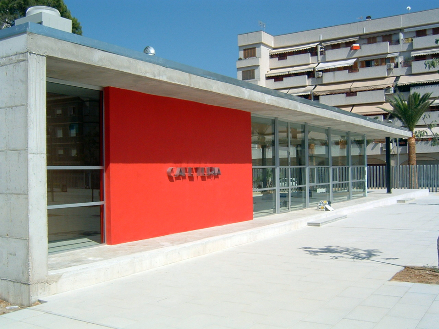 CAFETERÍA EN PLAZA PÚBLICA