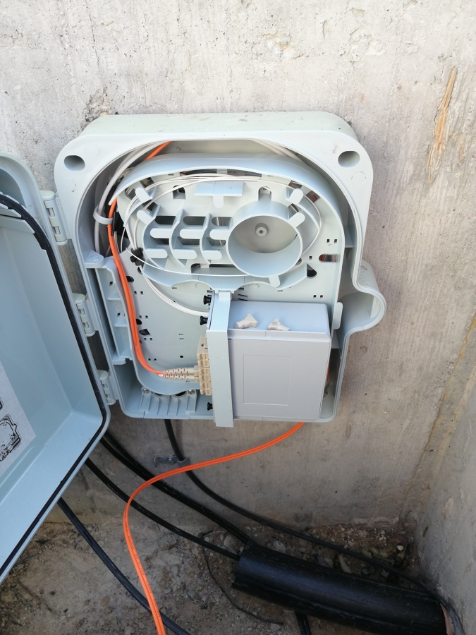 CAJA FUSIONADA Y SALIDA CON LATIGUILLO